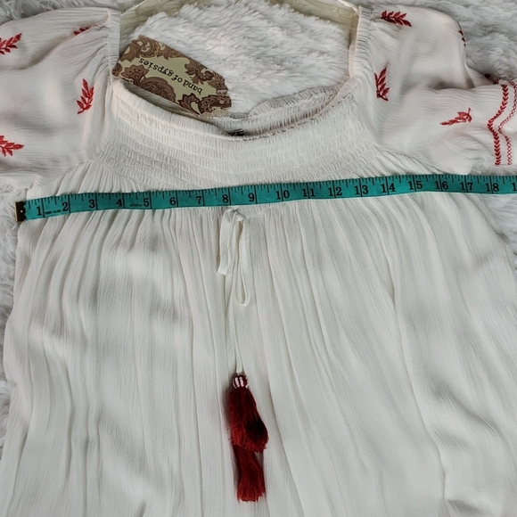 Band of Gypsies Boho Peasant Embroidered Top - Picture 12 of 14